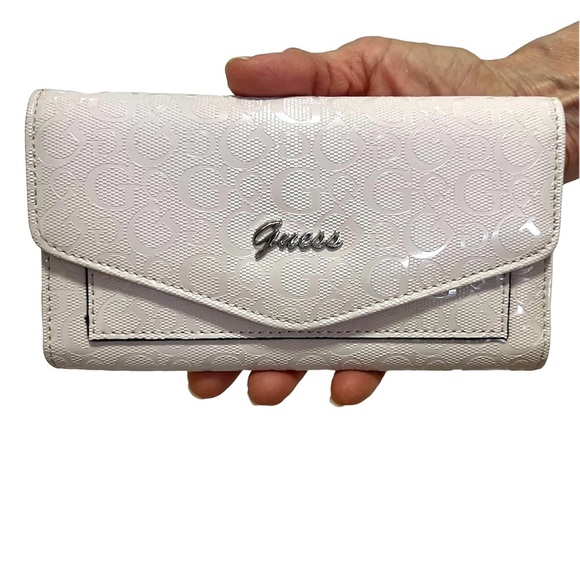 Baby pink Guess wallet - Picture 1 of 6